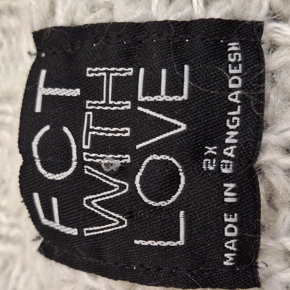 "FCY WITH LOVE" SZ. 2x, 100%acrylic, off-white, cable-knit, fringed sweater. - Picture 7 of 16